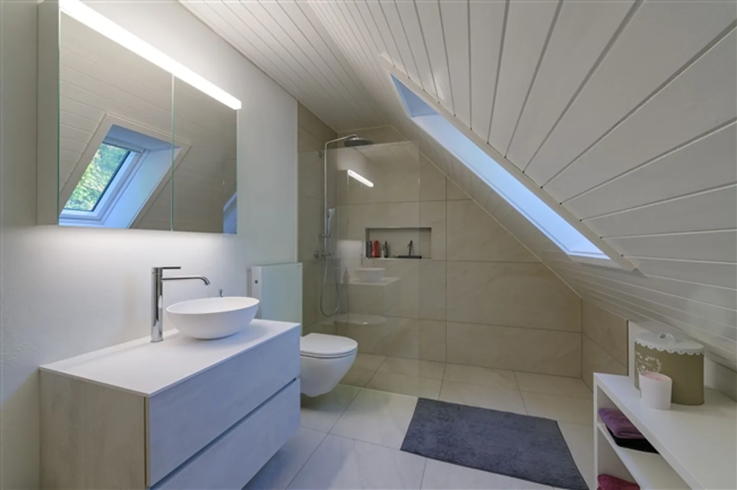 Modernes Einfamilienhaus mit Pool - Foto 12 von 13