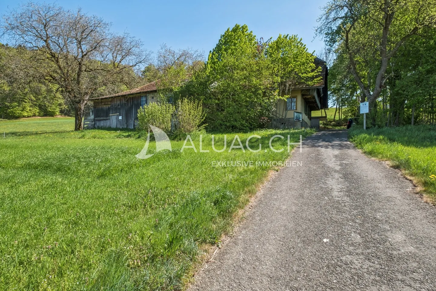 FARMHOUSE WITH LOTS OF SPACE FOR CREATIVITY - Photo 2 of 14
