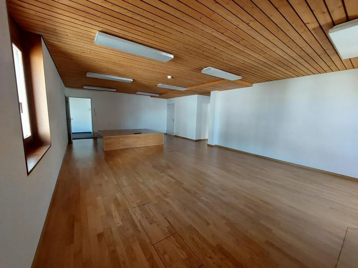 Large office on the 4th floor of 182m2 - Photo 4 of 11