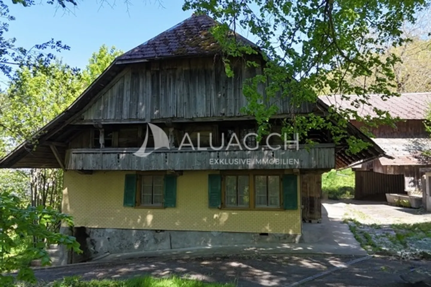FARMHOUSE WITH LOTS OF SPACE FOR CREATIVITY - Photo 4 of 14