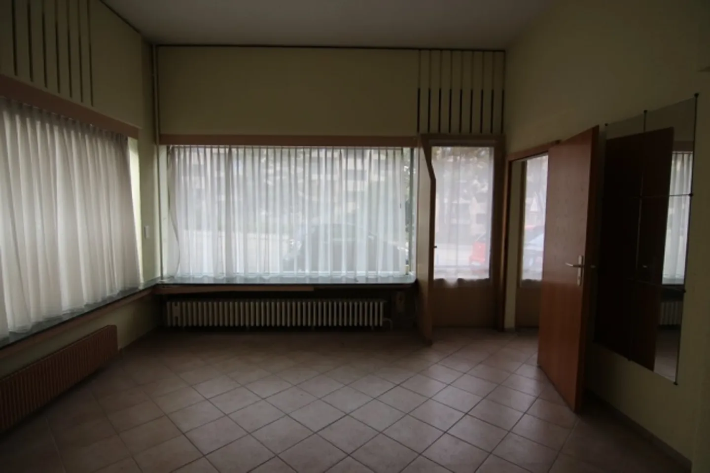 Edificio ad uso misto in affitto - Foto 2 di 9