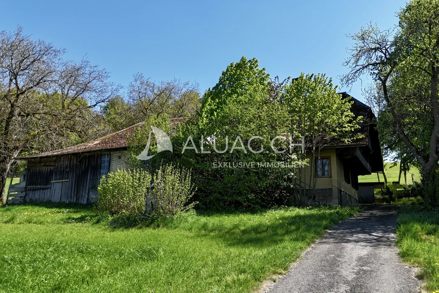 FARMHOUSE WITH LOTS OF SPACE FOR CREATIVITY - Photo 5 of 14