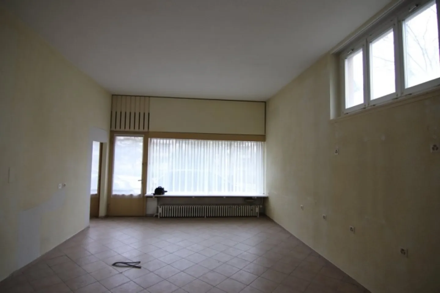 Edificio ad uso misto in affitto - Foto 3 di 9