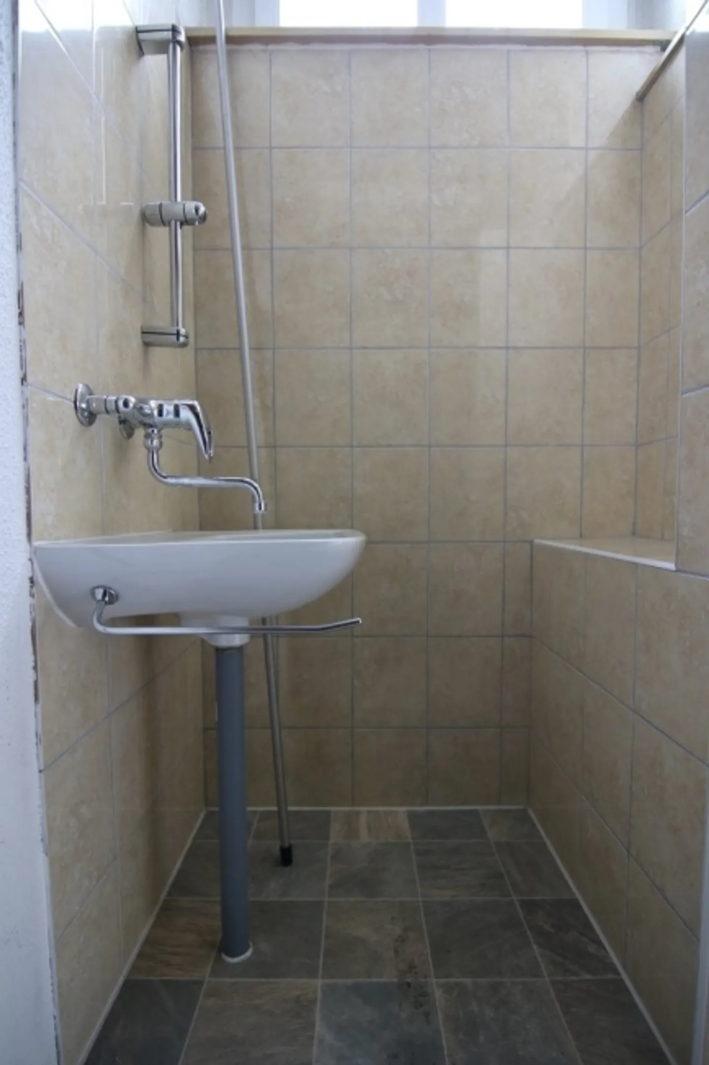 Edificio ad uso misto in affitto - Foto 4 di 9