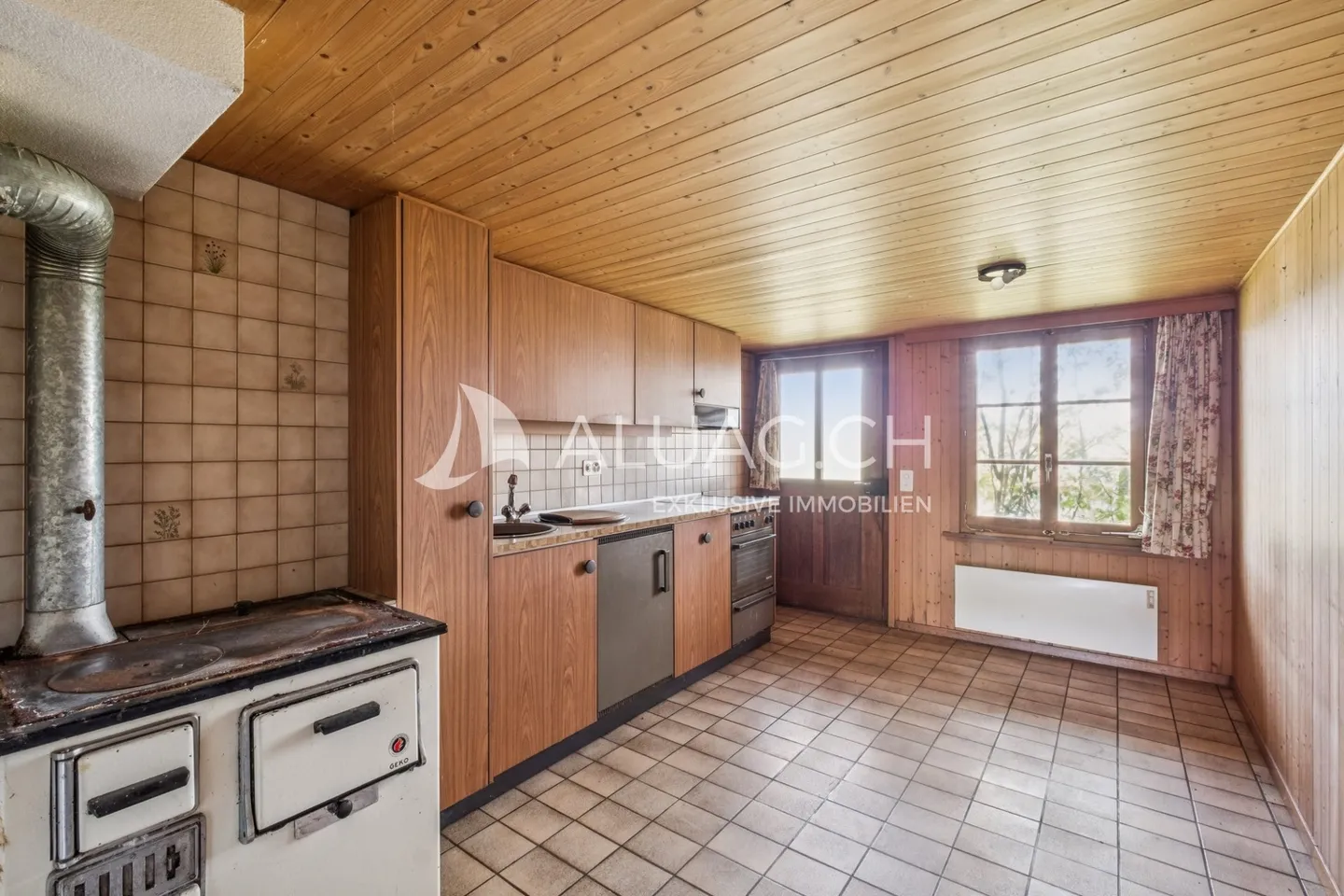 FARMHOUSE WITH LOTS OF SPACE FOR CREATIVITY - Photo 6 of 14