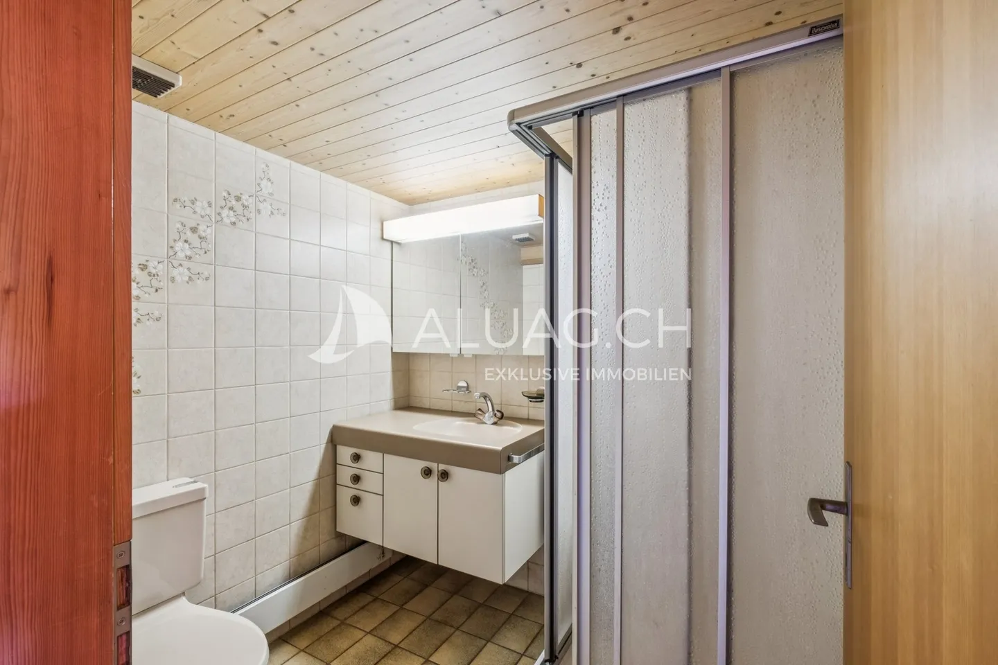 FARMHOUSE WITH LOTS OF SPACE FOR CREATIVITY - Photo 11 of 14