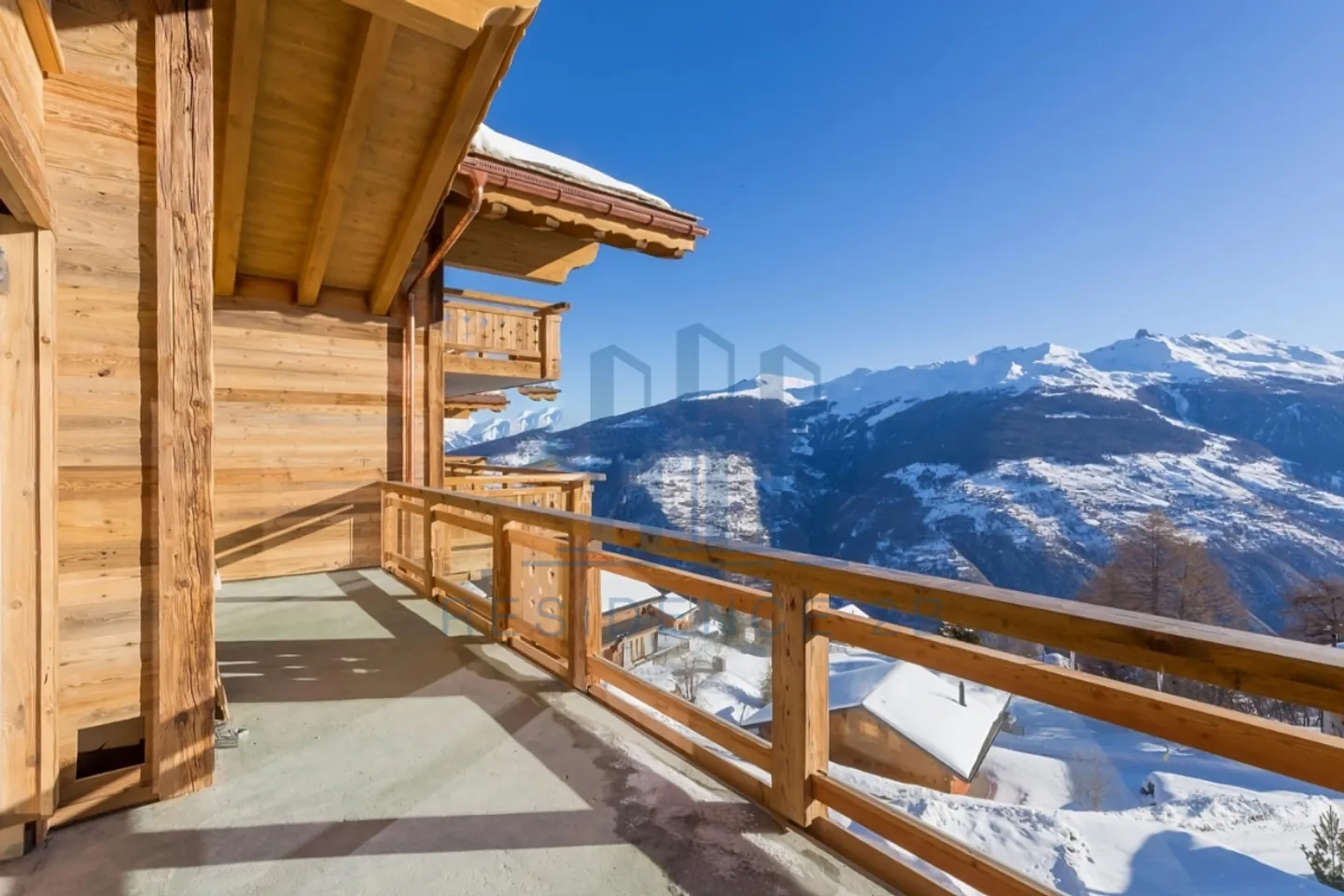 Appartement de Luxe avec Vue Époustouflante - Photo 2 sur 16