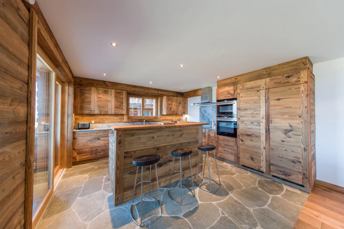 Appartement de Luxe avec Vue Époustouflante - Photo 4 sur 16