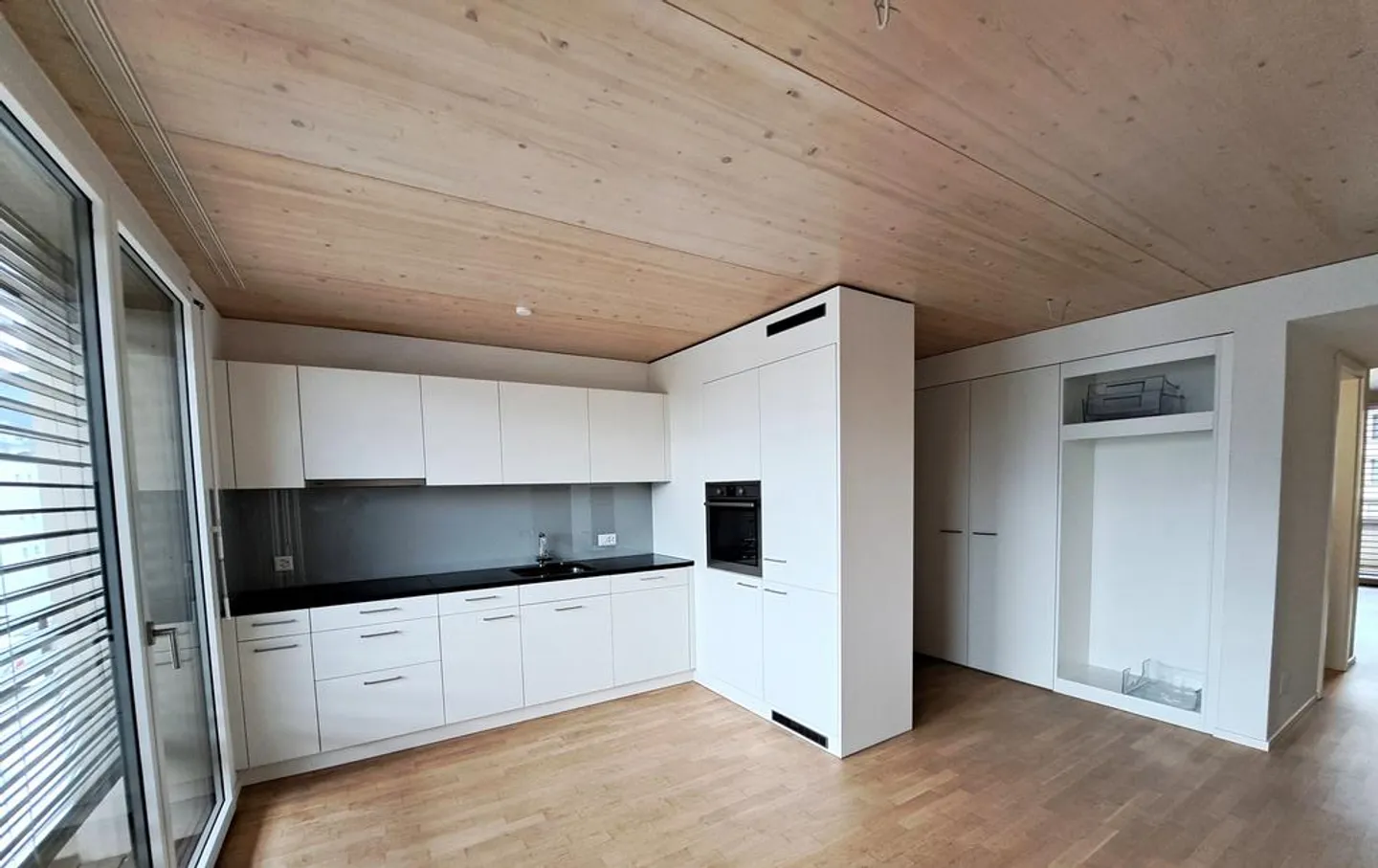 Bright 4.5 Room Apartment - Photo 2 of 10