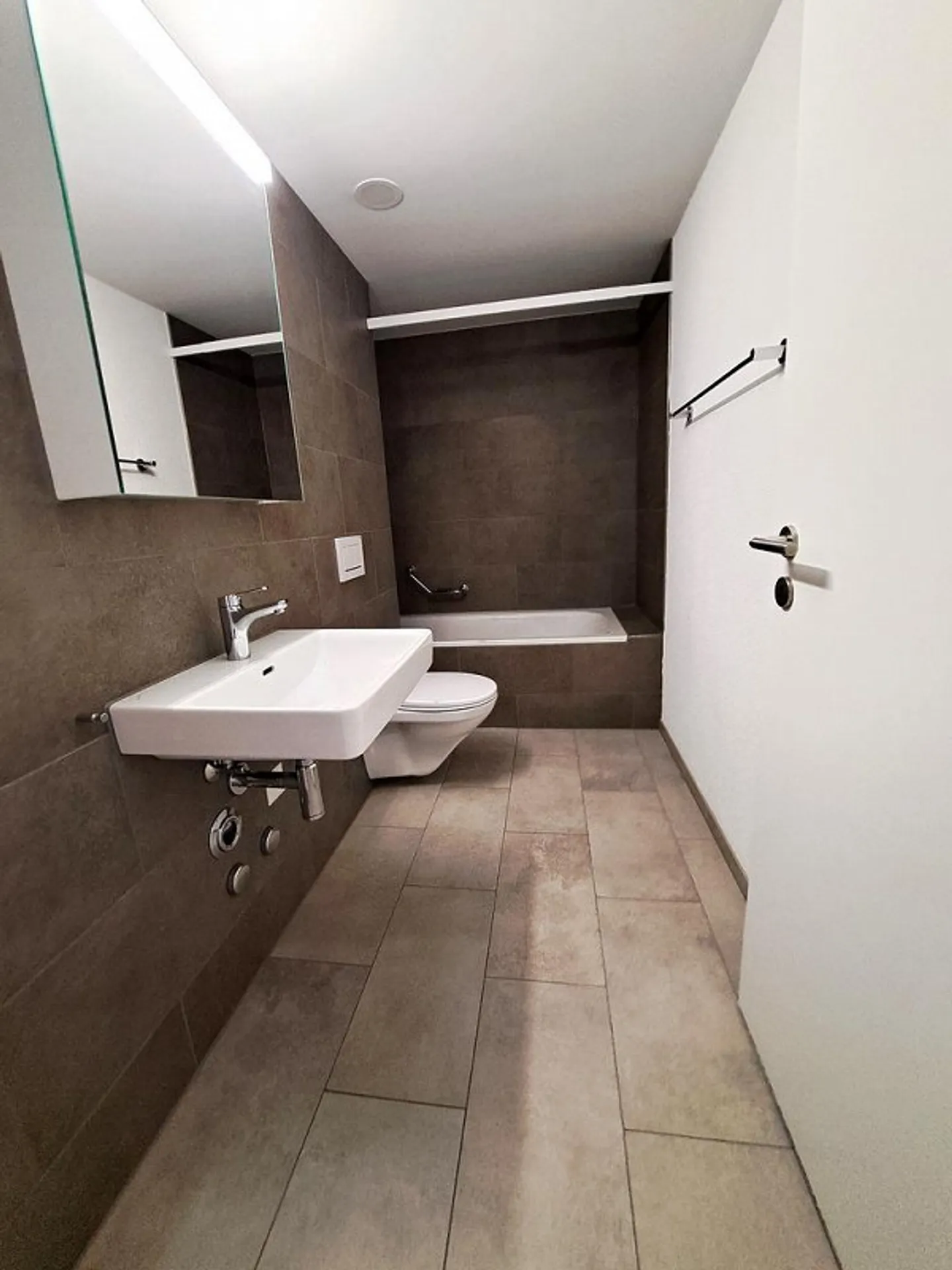 Bright 4.5 Room Apartment - Photo 4 of 10