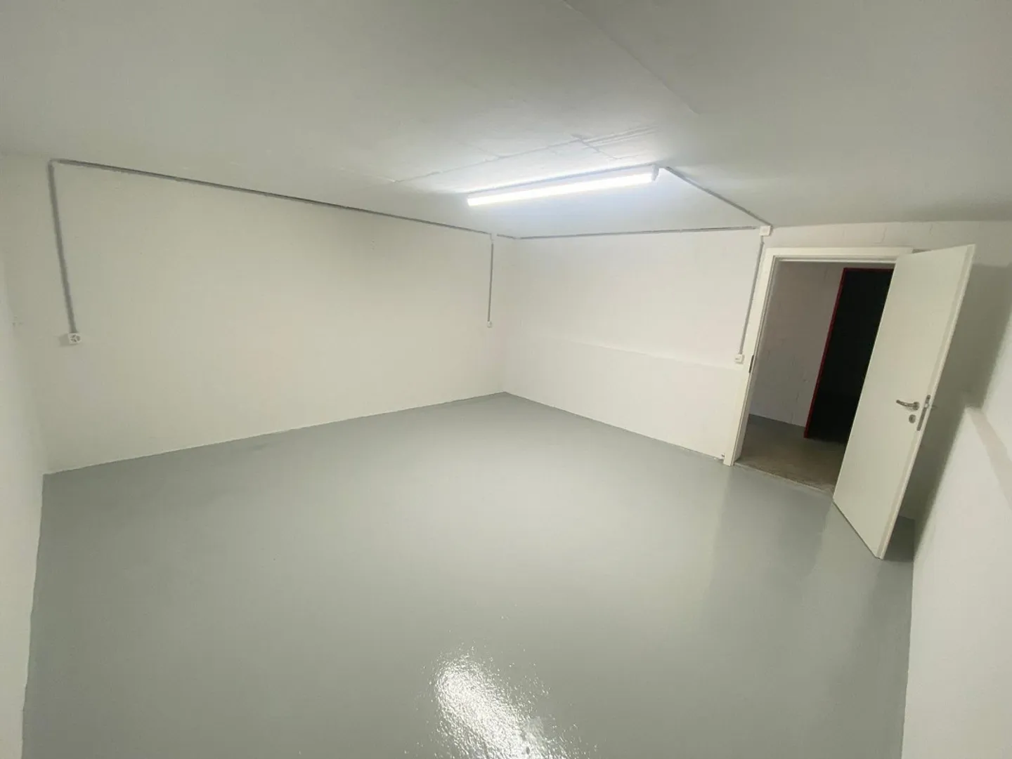 Salle de loisirs / de stockage à louer - Photo 3 sur 3