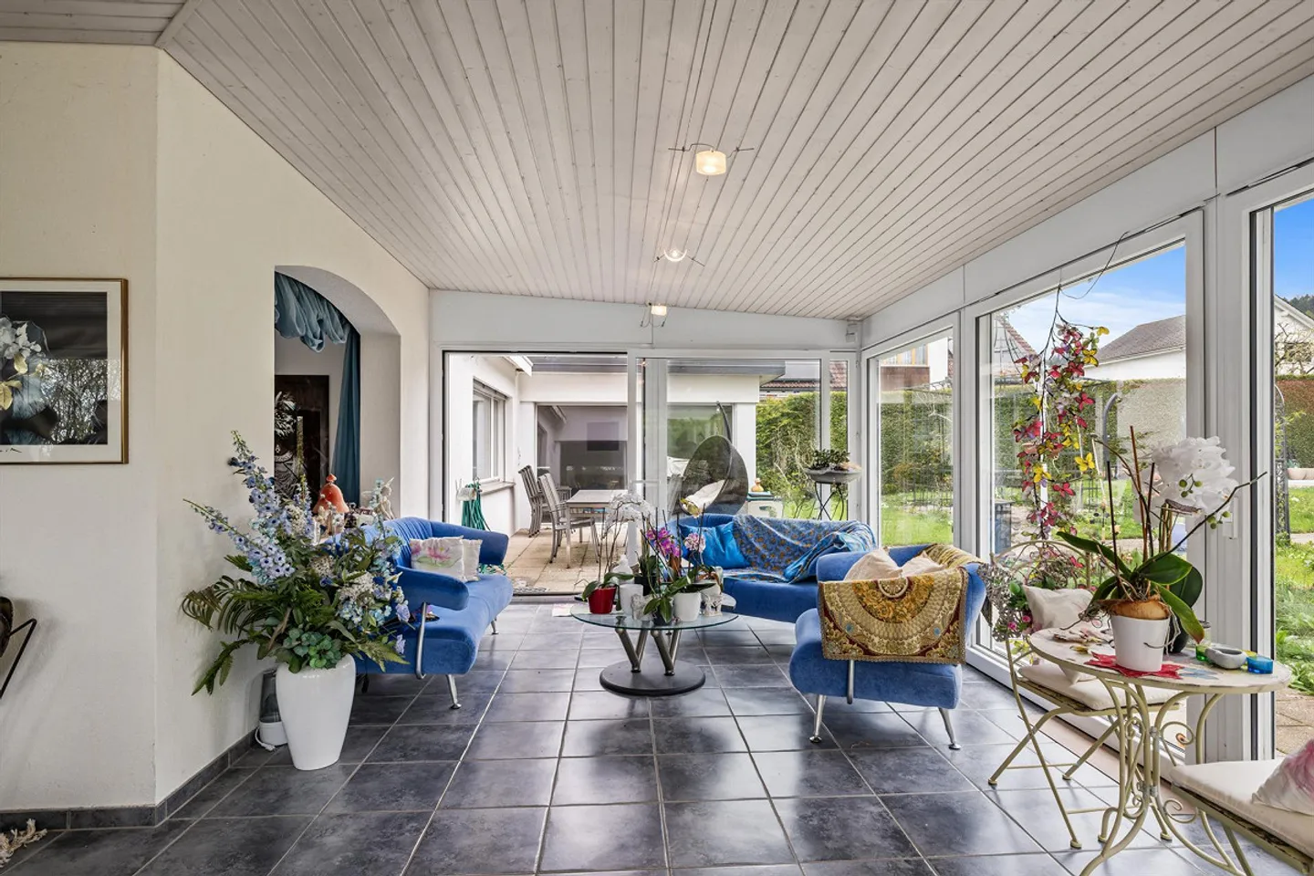 Exclusive and extremely spacious 8½-room single-family house with a separate apartment - Photo 3 of 10