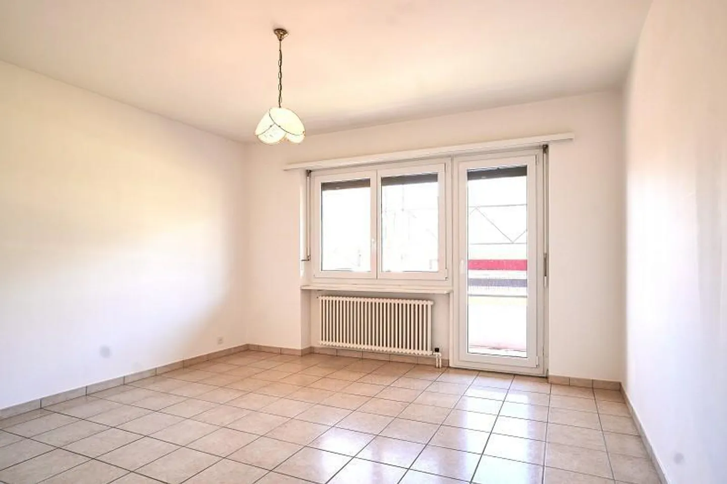 Appartement de 3 1/2 pièces au 2ème étage dans un emplacement calme et ensoleillé - Photo 2 sur 20