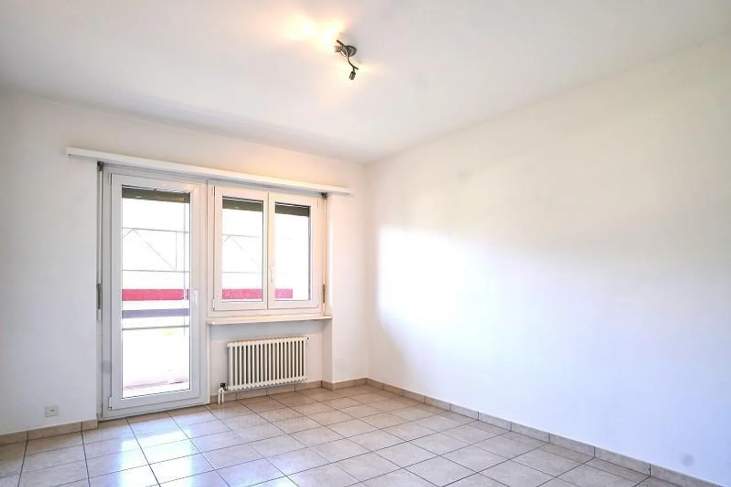 Appartement de 3 1/2 pièces au 2ème étage dans un emplacement calme et ensoleillé - Photo 7 sur 20