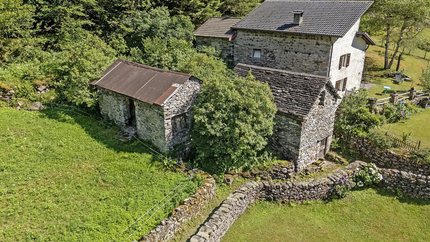 Val Bavona - Loc. Roseto - 2 Rustico for Renovation with Building Land - Photo 1 of 17
