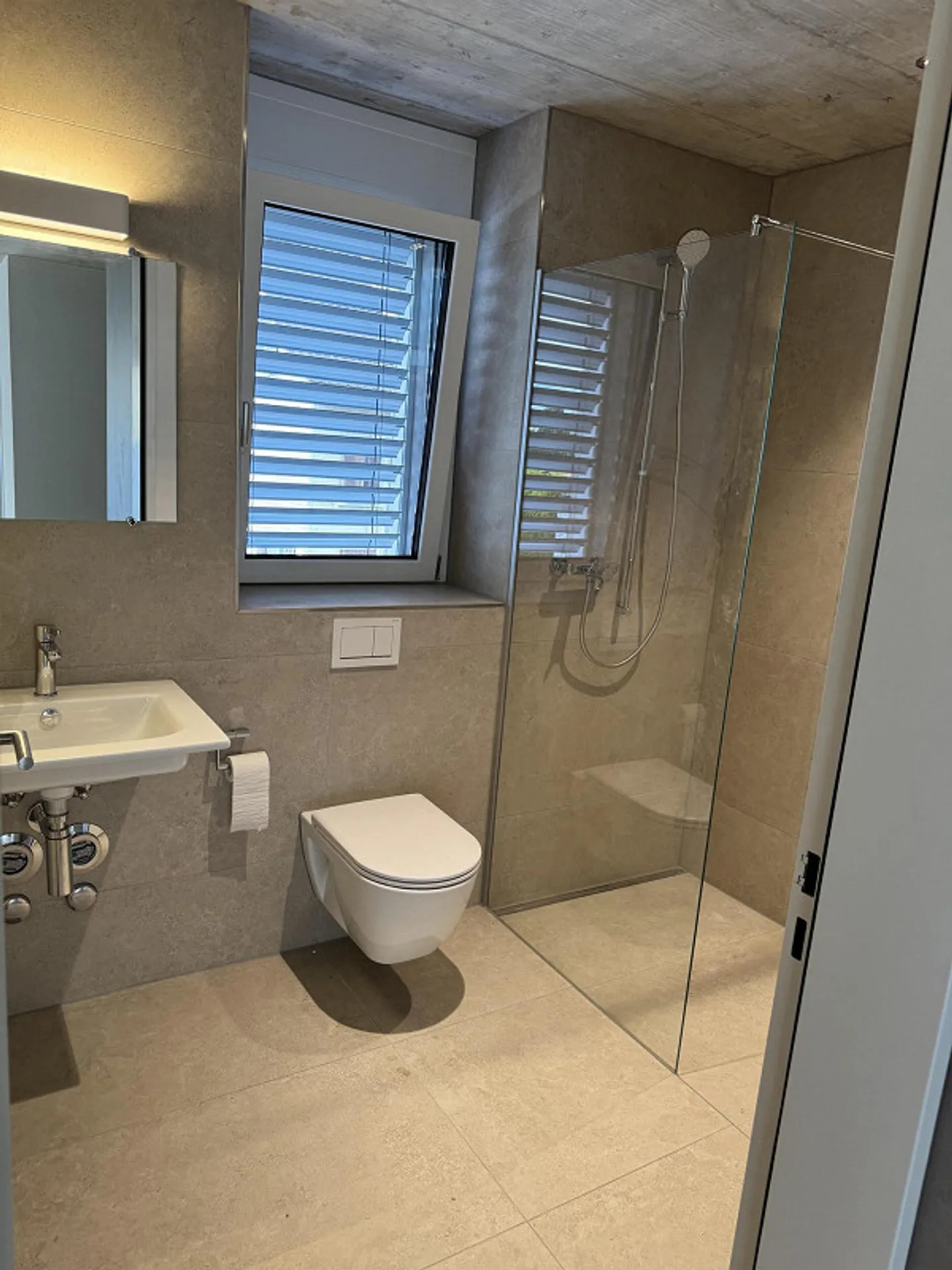Dernier appartement 2.5 pièces ultra-moderne à louer dans un emplacement central - Photo 9 sur 9