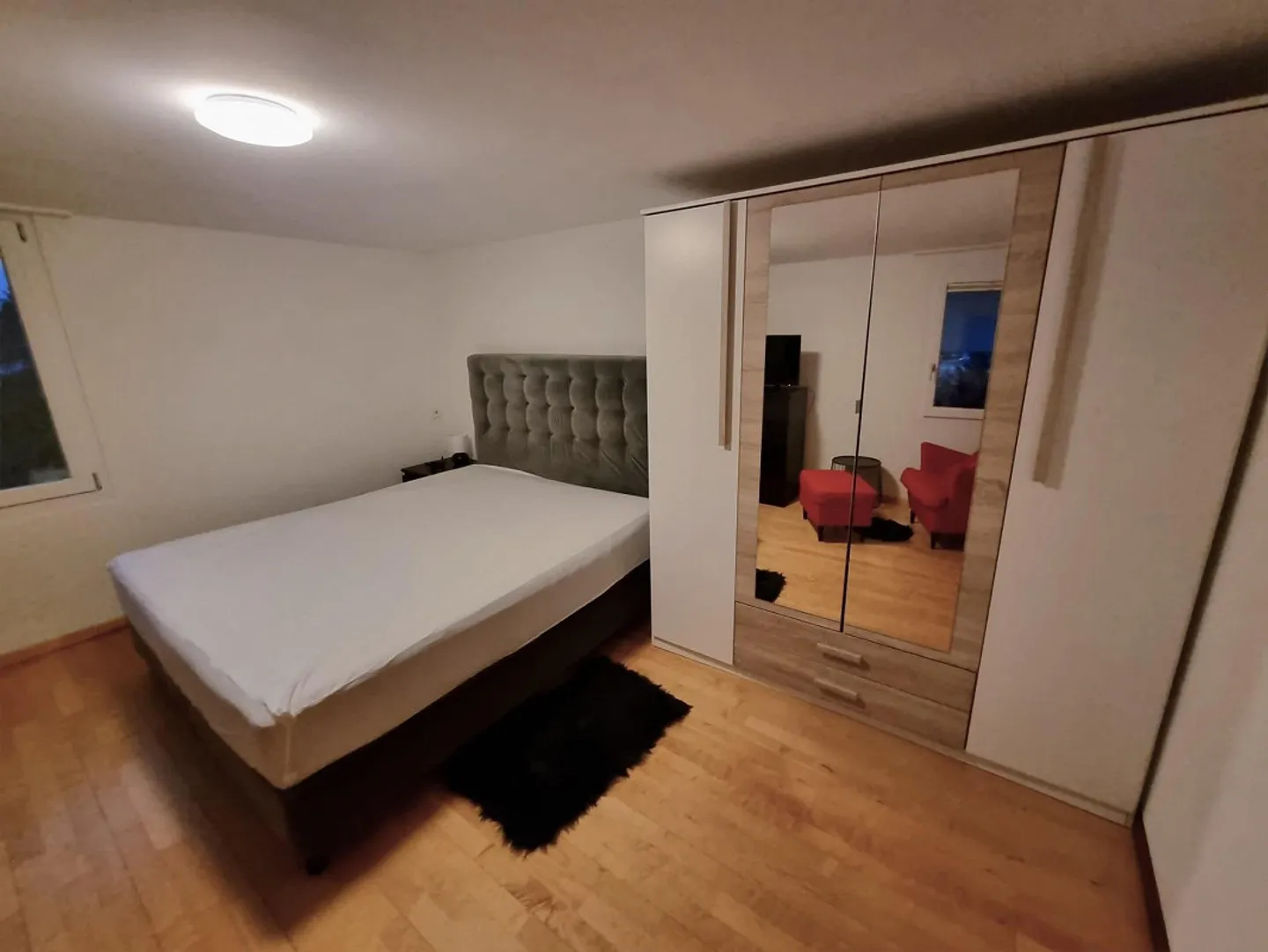 Möbliertes Zimmer mit tollem Ausblick und Parkplatz inklusive - Photo 2 sur 9