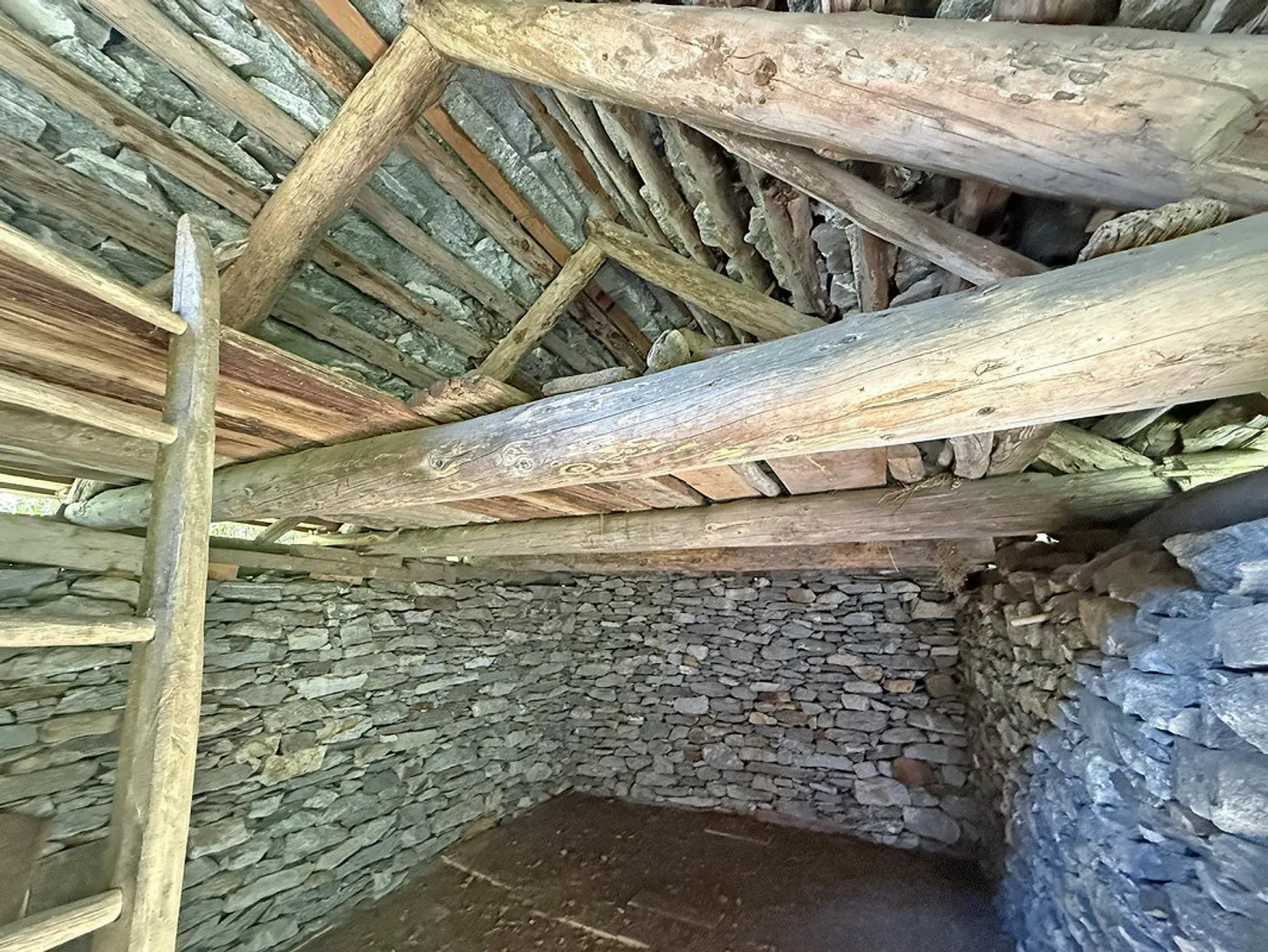 Val Bavona - Loc. Roseto - 2 Rustico for Renovation with Building Land - Photo 7 of 17