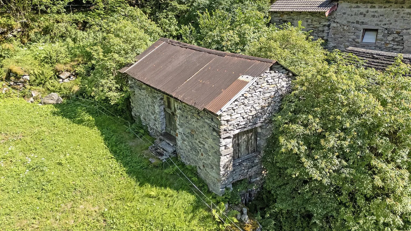 Val Bavona - Loc. Roseto - 2 Rustico for Renovation with Building Land - Photo 11 of 17