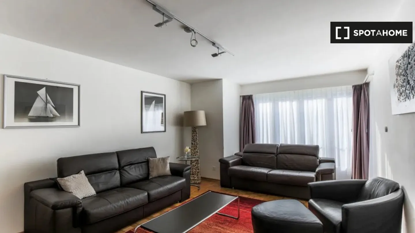 Discover, visit and rent your new home online with full confidence. - Photo 10 of 11