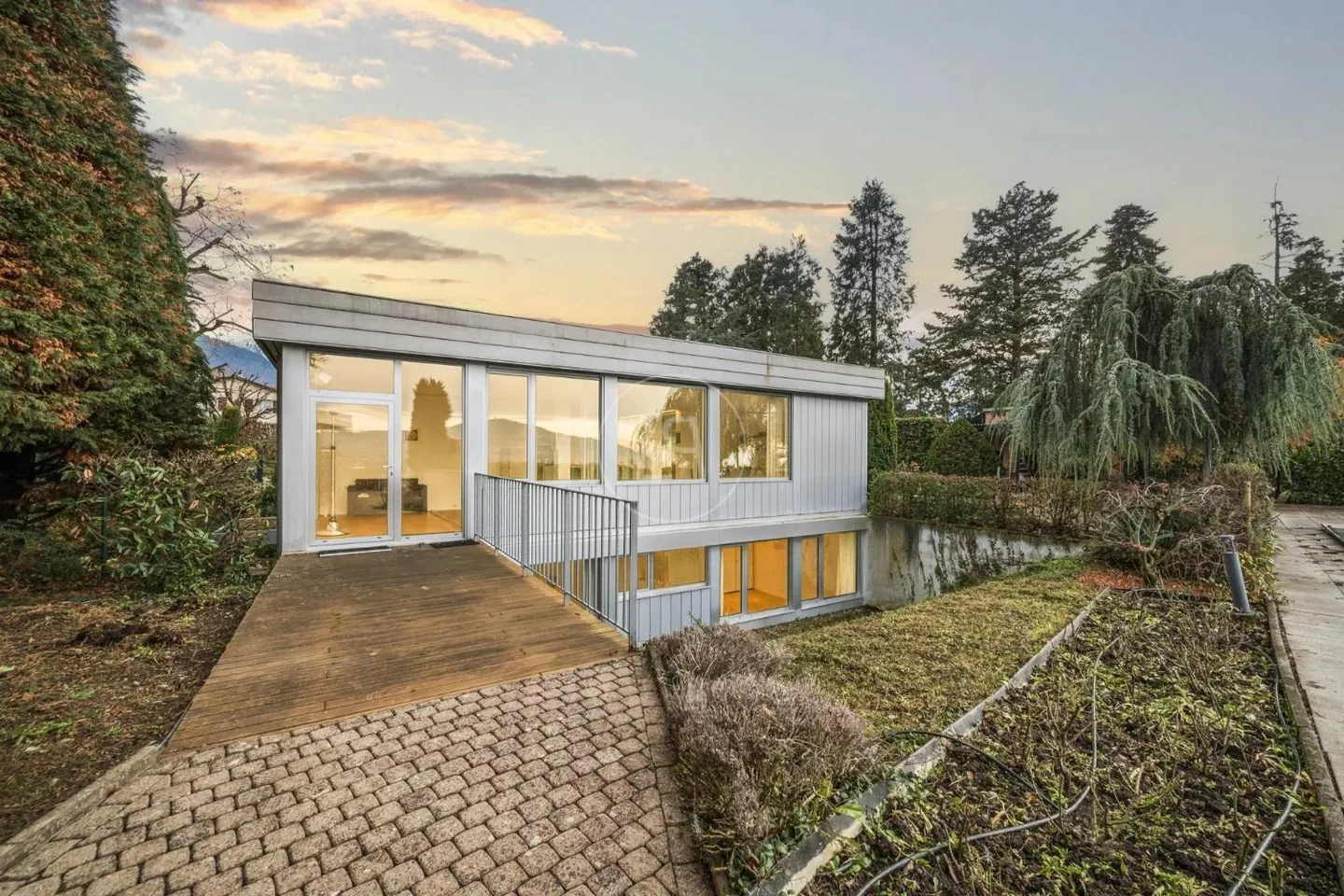 Single-storey superb villa with independent apartment - Chernex - Photo 1 of 13