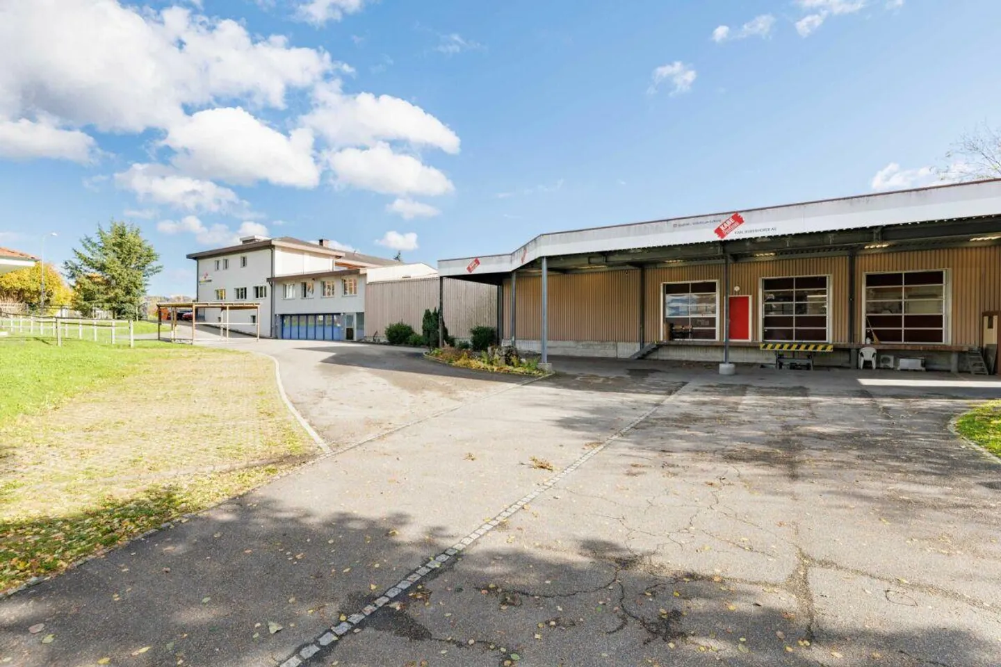 Gewerbeimmobilie mit vielseitigen Nutzungsmöglichkeiten in Oftringen! - Foto 4 von 30