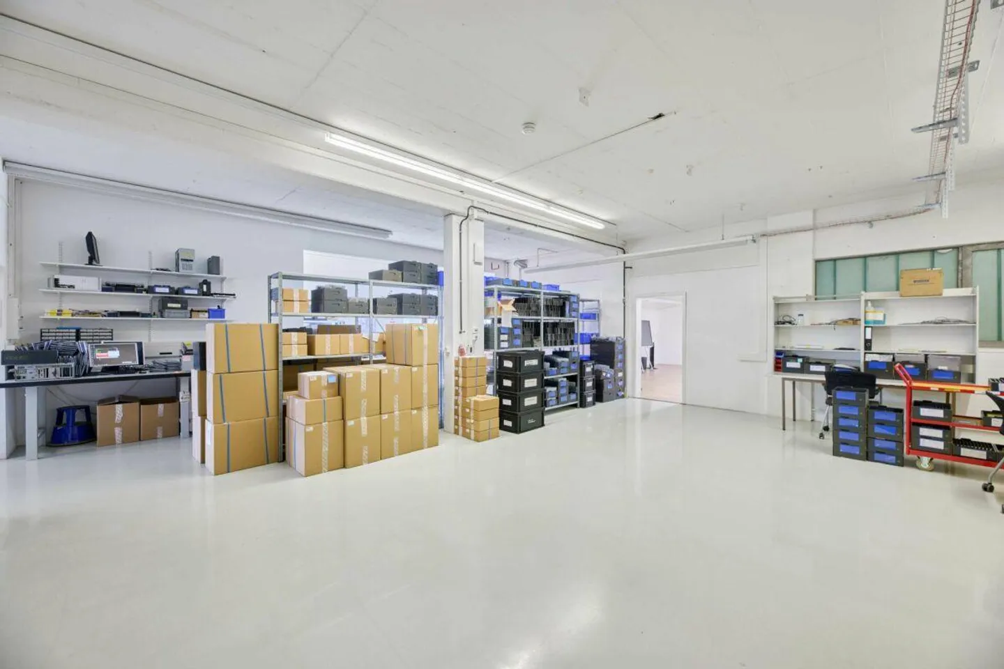 Gewerbeimmobilie mit vielseitigen Nutzungsmöglichkeiten in Oftringen! - Foto 5 von 30