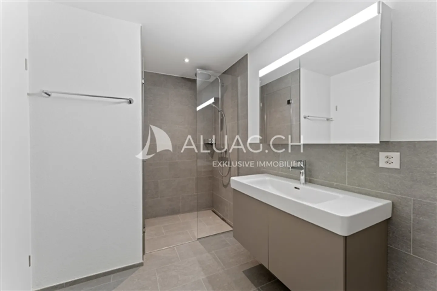 3.5 ROOMS - SUNNY AND ABOVE THE FOG - Photo 10 of 14