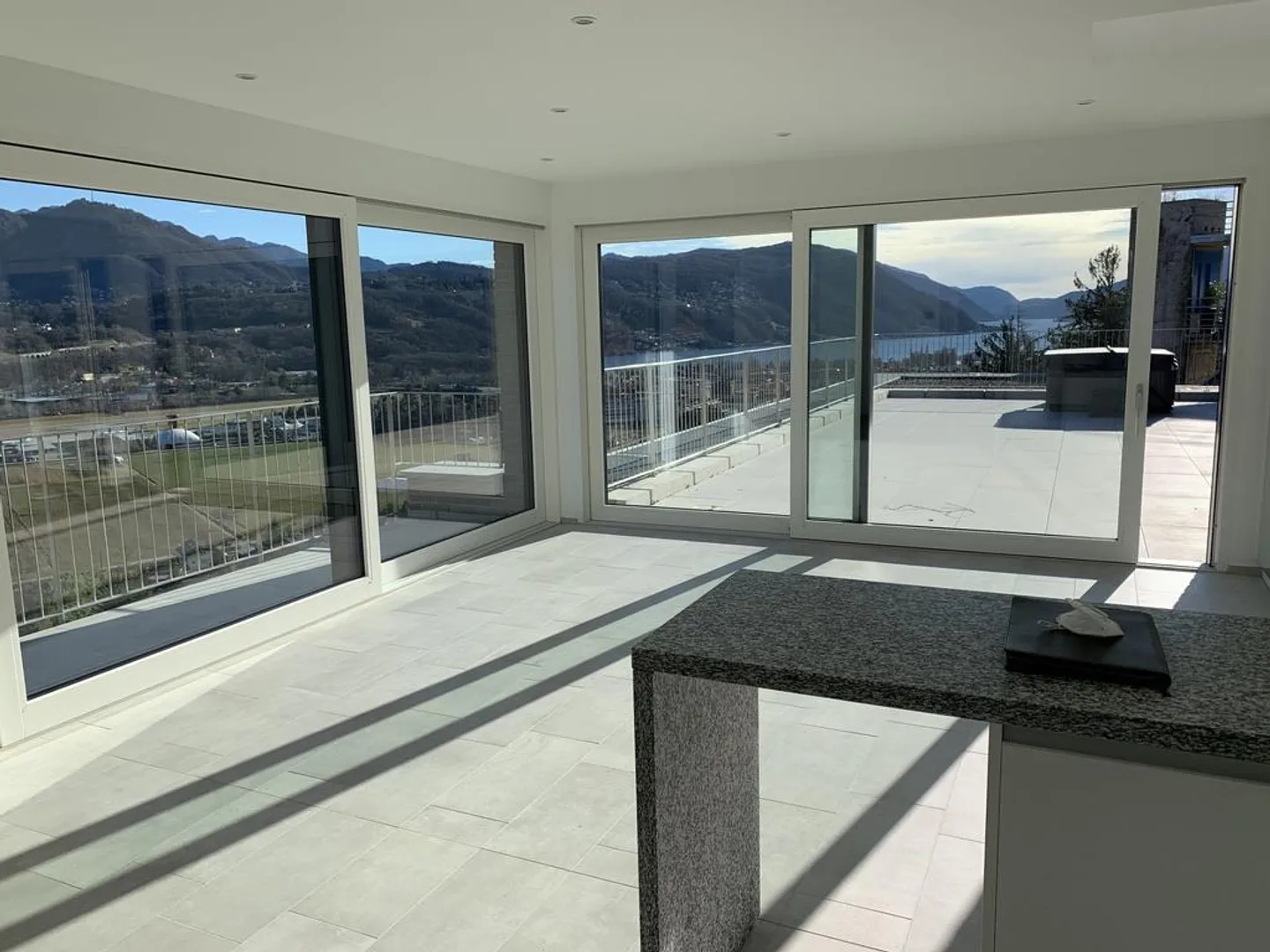 Luxuriöse Attikawohnung mit Terrasse - Foto 1 von 3