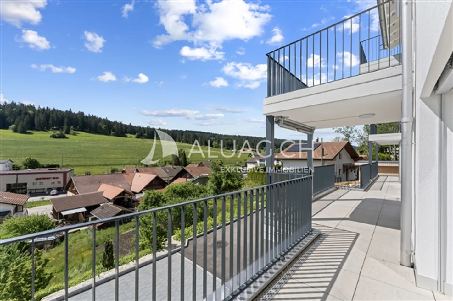 3.5 ROOMS - SUNNY AND ABOVE THE FOG - Photo 5 of 14