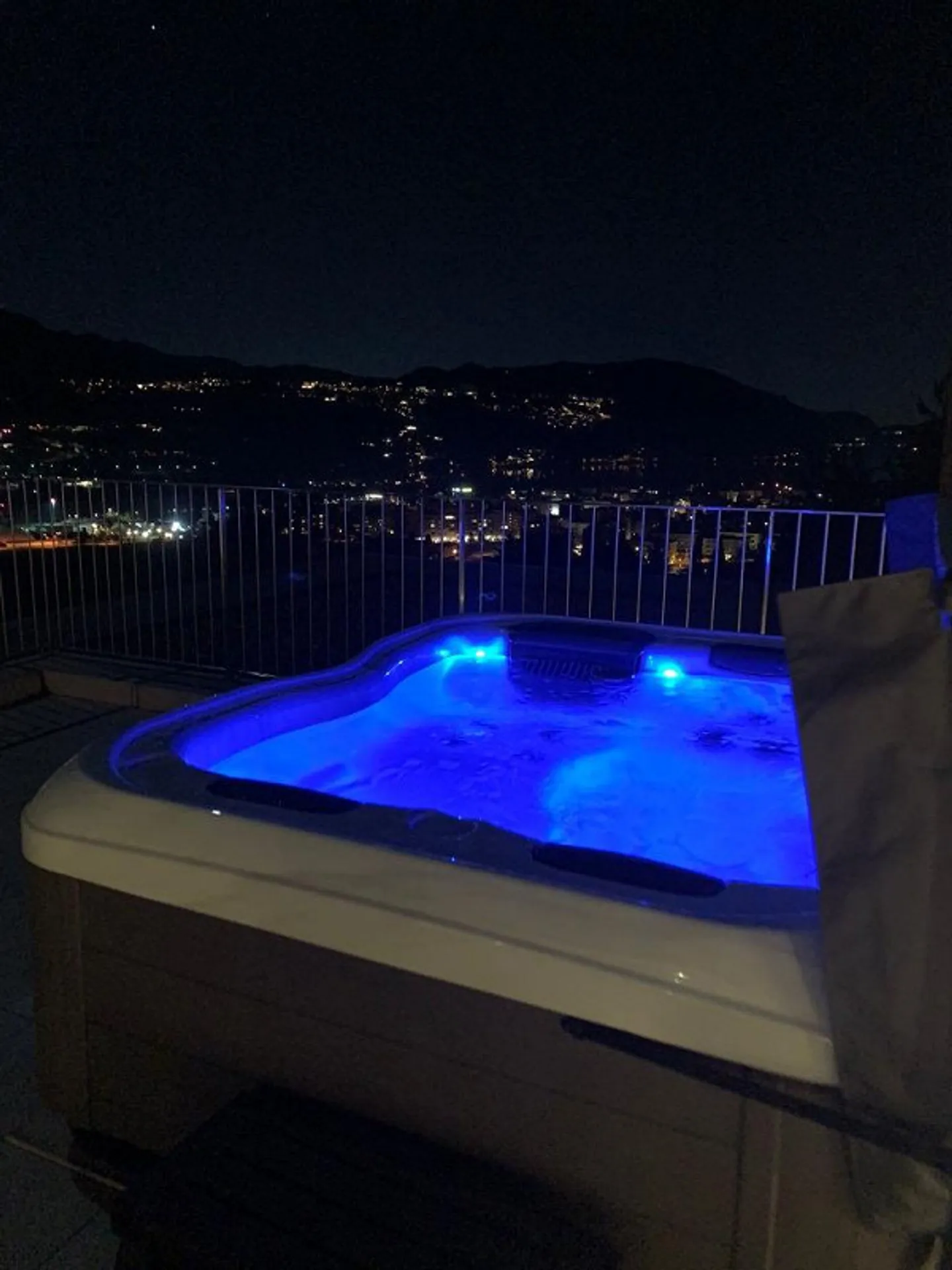 Luxuriöse Attikawohnung mit Terrasse - Foto 3 von 3