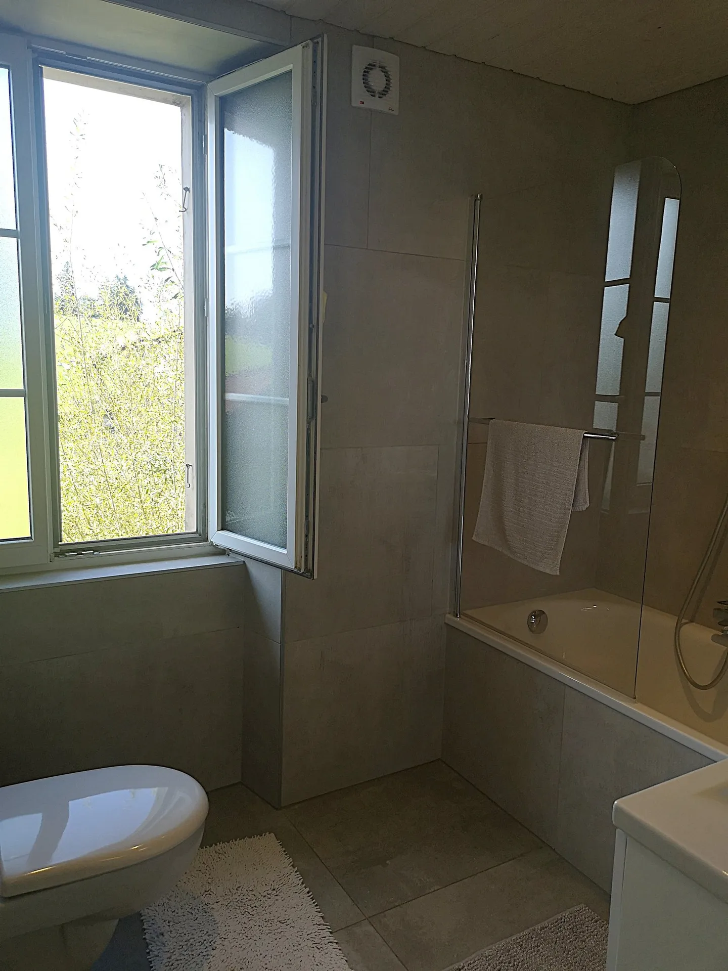 Large family house with 8.5 rooms in Lajoux, rental opportunity for guest rooms - Photo 36 of 63