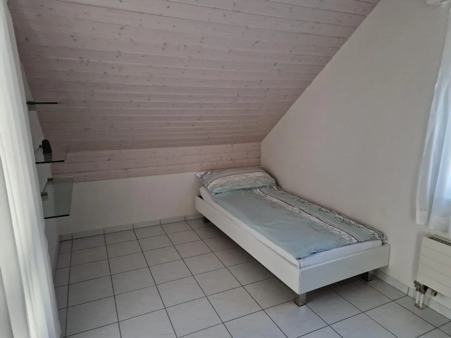 Furnished shared room - Photo 1 of 5