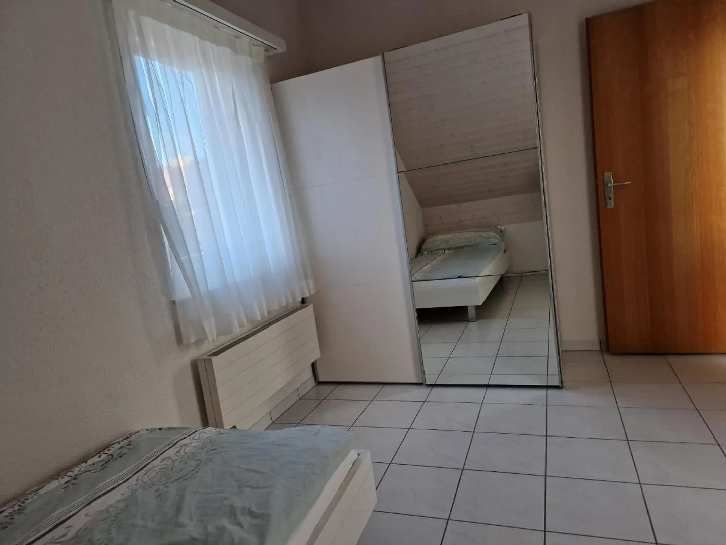 Furnished shared room - Photo 3 of 5