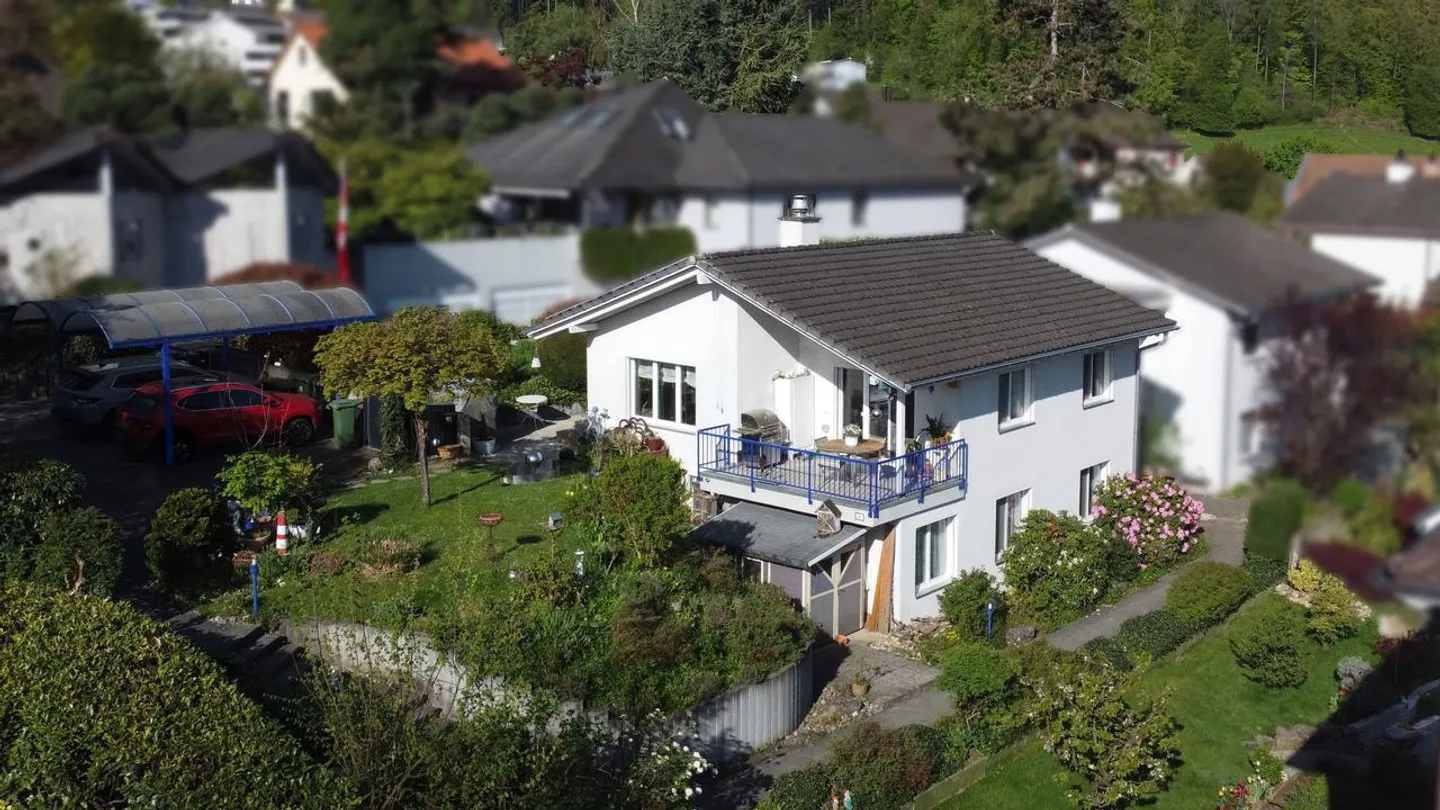 Beautiful 5.5-room semi-detached house with carport and Swedish stove - Photo 1 of 13