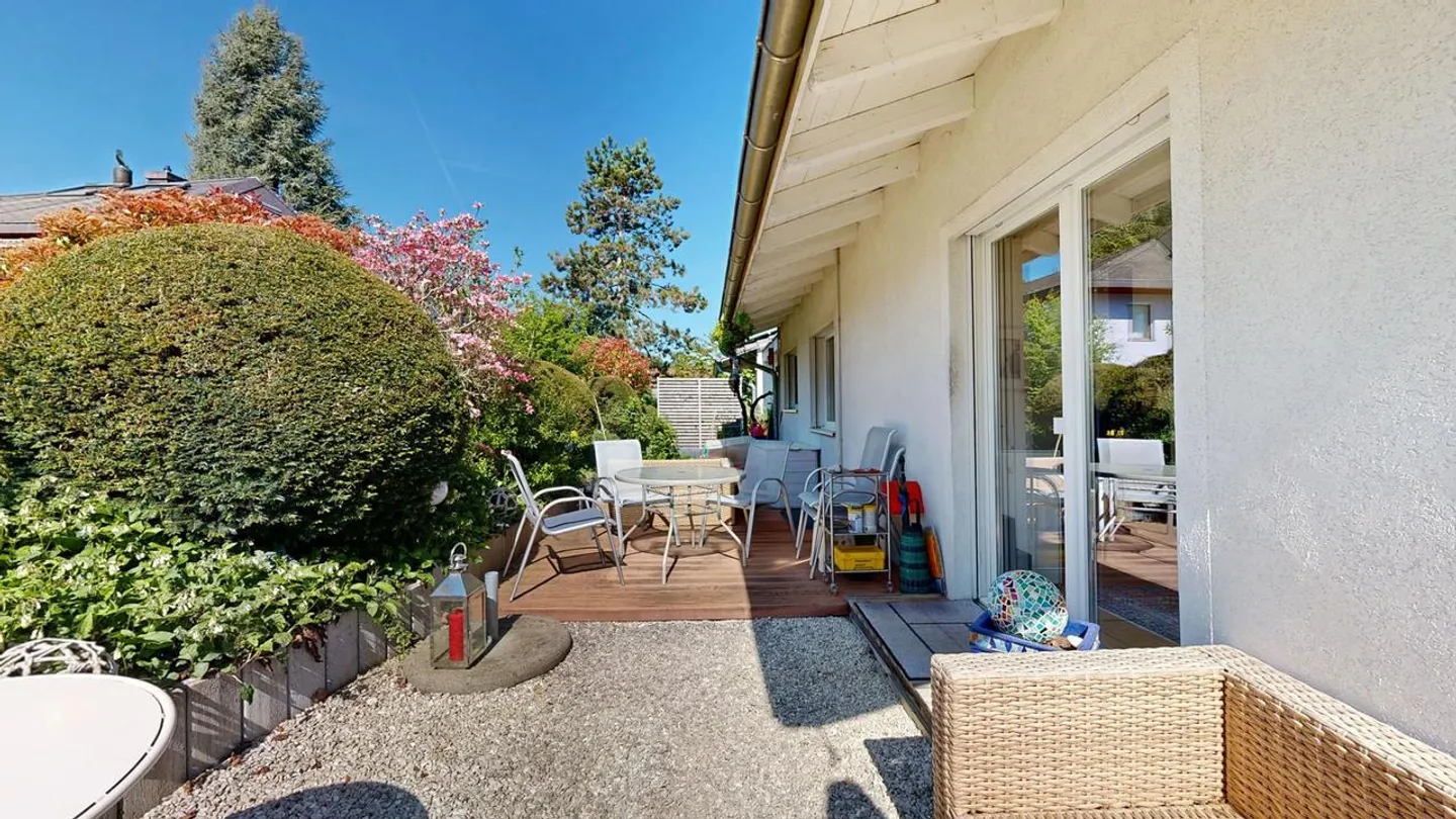 Beautiful 5.5-room semi-detached house with carport and Swedish stove - Photo 10 of 13
