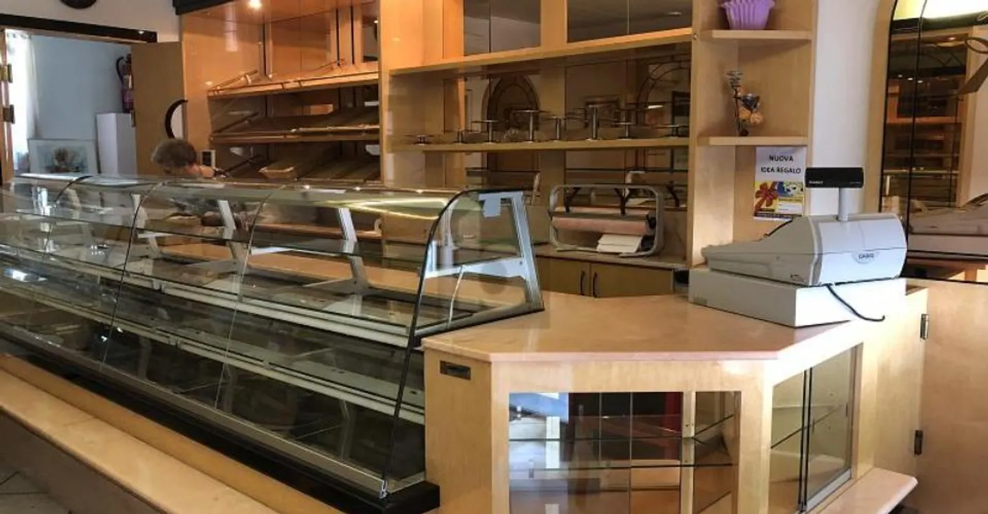 SHOP IN CENTRAL LOCATION - Photo 3 of 6