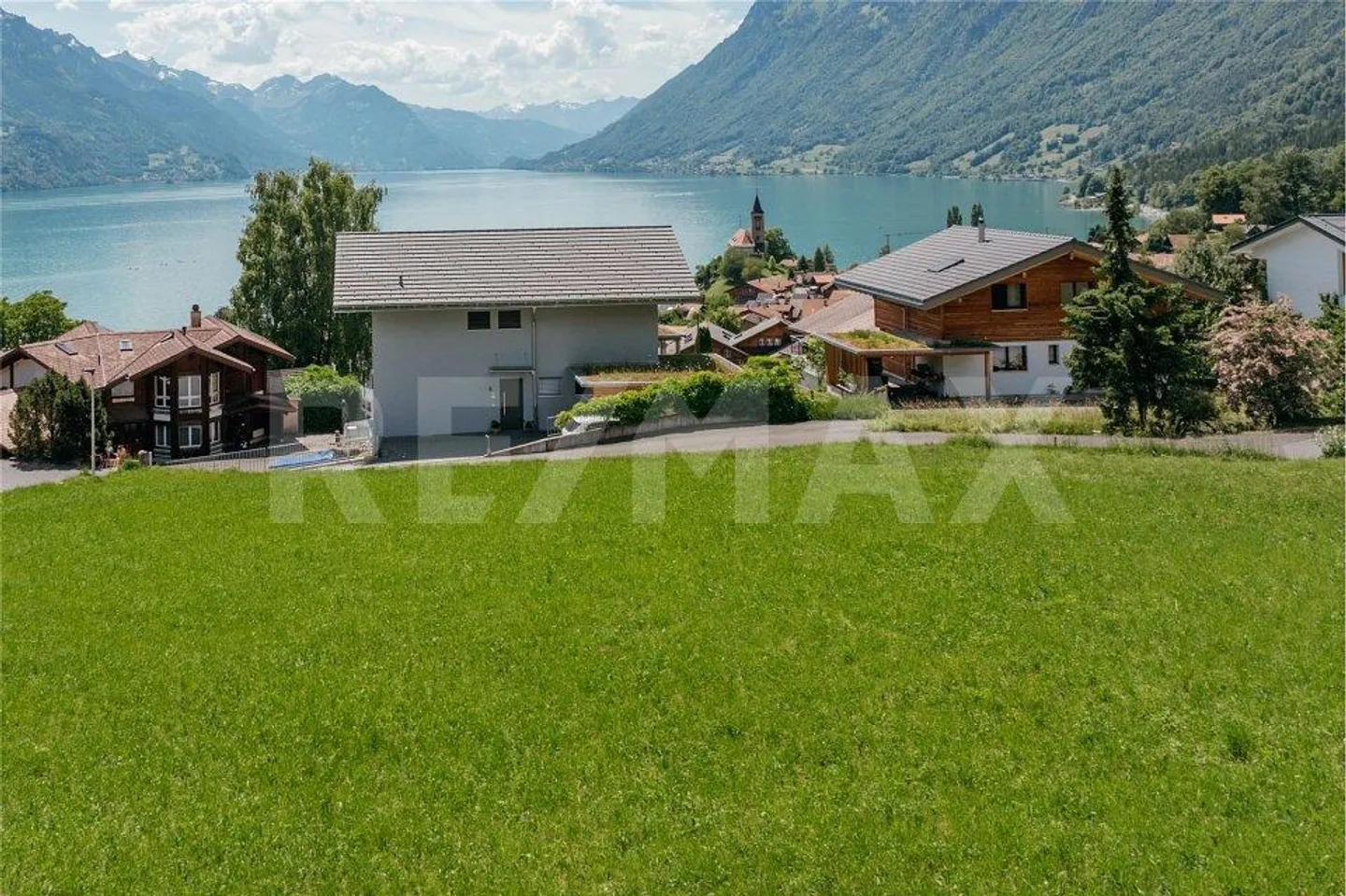 Fantastica parcella edificabile con vista sul lago in una posizione assolutamente tranquilla - Foto 1 di 10