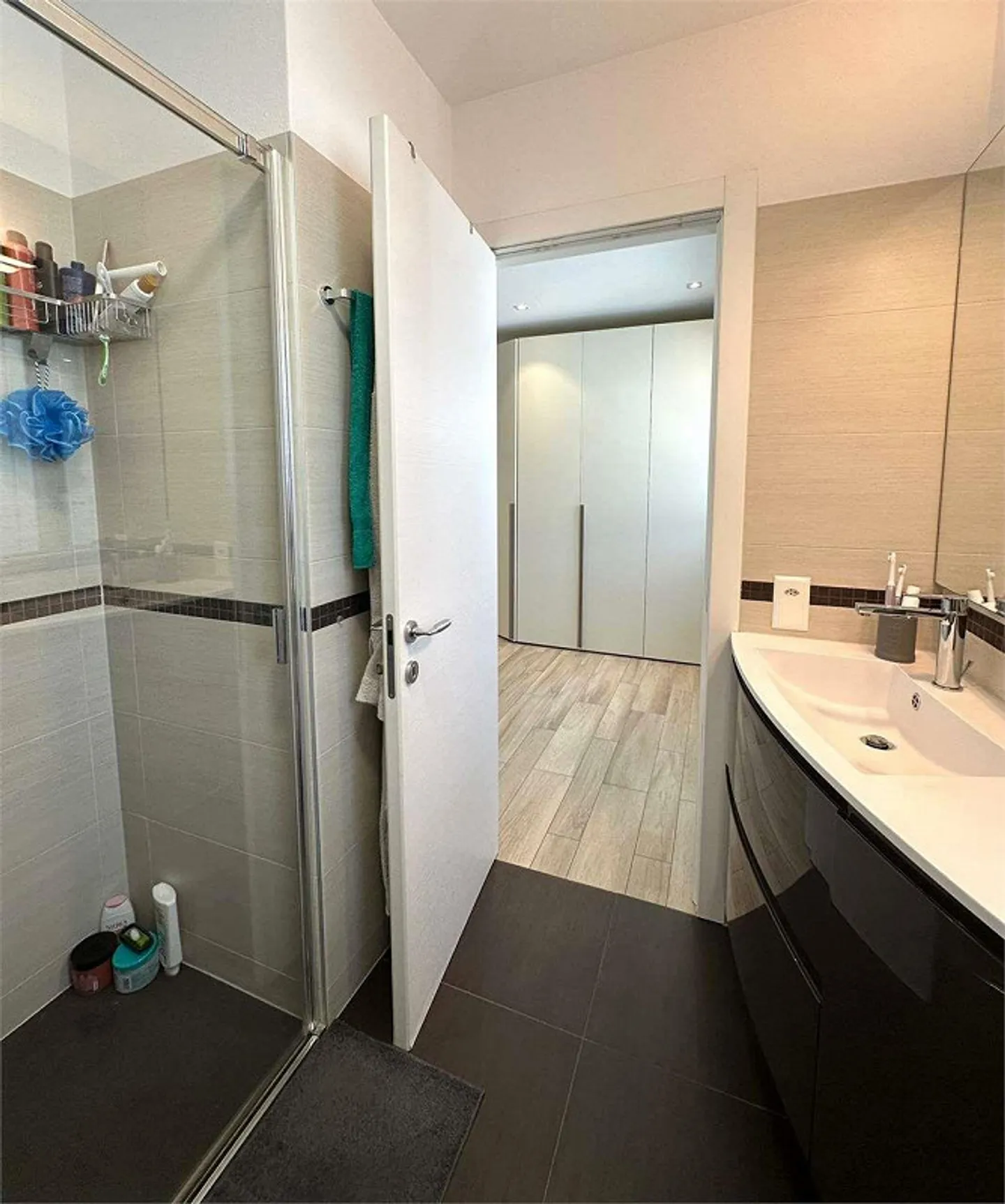 Elegantes 4.5-Zimmer-Apartment mit Garten - Foto 6 von 13