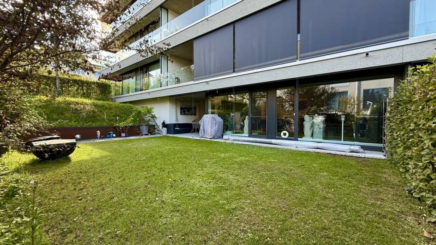 Appartement de jardin exclusif et luxueux de 3,5 pièces dans le développement Dorfmatte Jegenstorf - Photo 2 sur 13