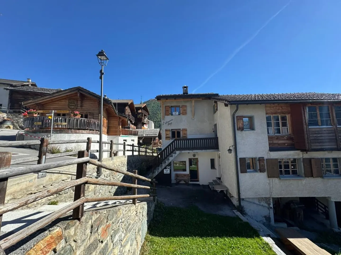 Triplex in una casa di villaggio - Foto 1 di 10