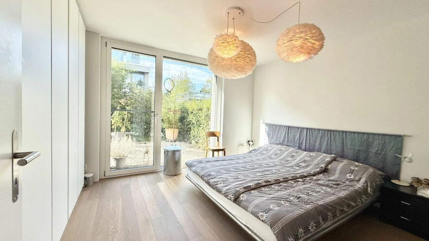 Appartement de jardin exclusif et luxueux de 3,5 pièces dans le développement Dorfmatte Jegenstorf - Photo 6 sur 13