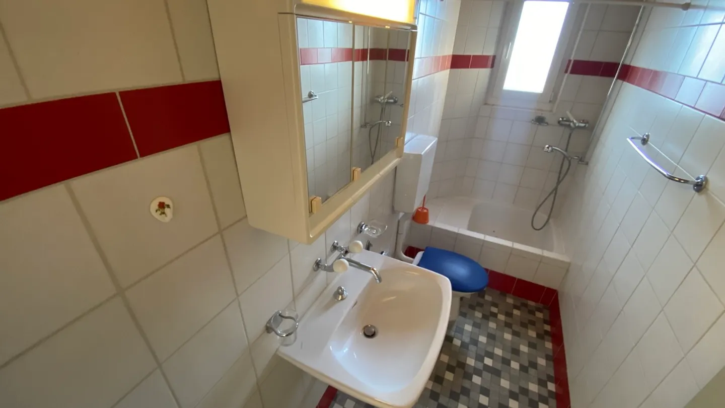 2,5-Zimmer-Wohnung in Vendlincourt mit großem Gemeinschaftsgarten - Foto 9 von 17