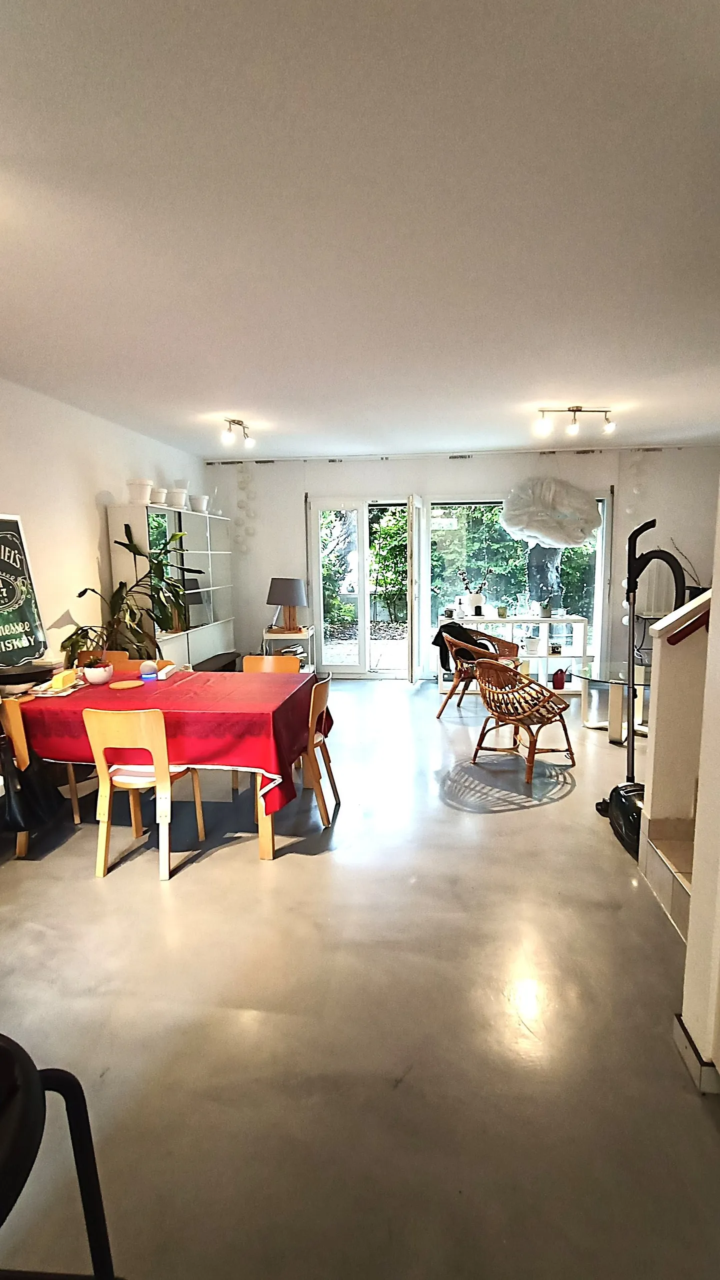 Bella villa a schiera con 2 terrazze est e ovest e giardino - disponibile immediatamente - Foto 4 di 16