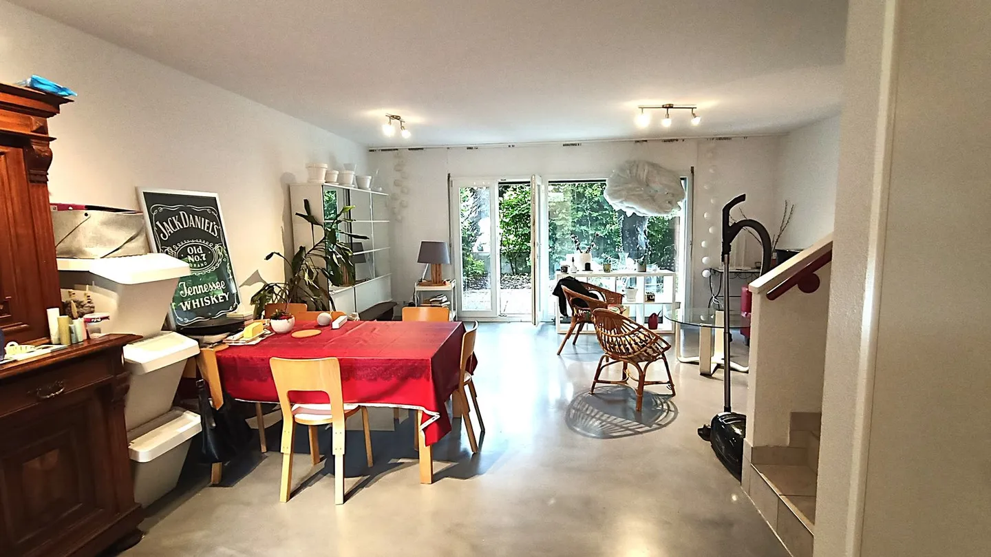 Bella villa a schiera con 2 terrazze est e ovest e giardino - disponibile immediatamente - Foto 5 di 16
