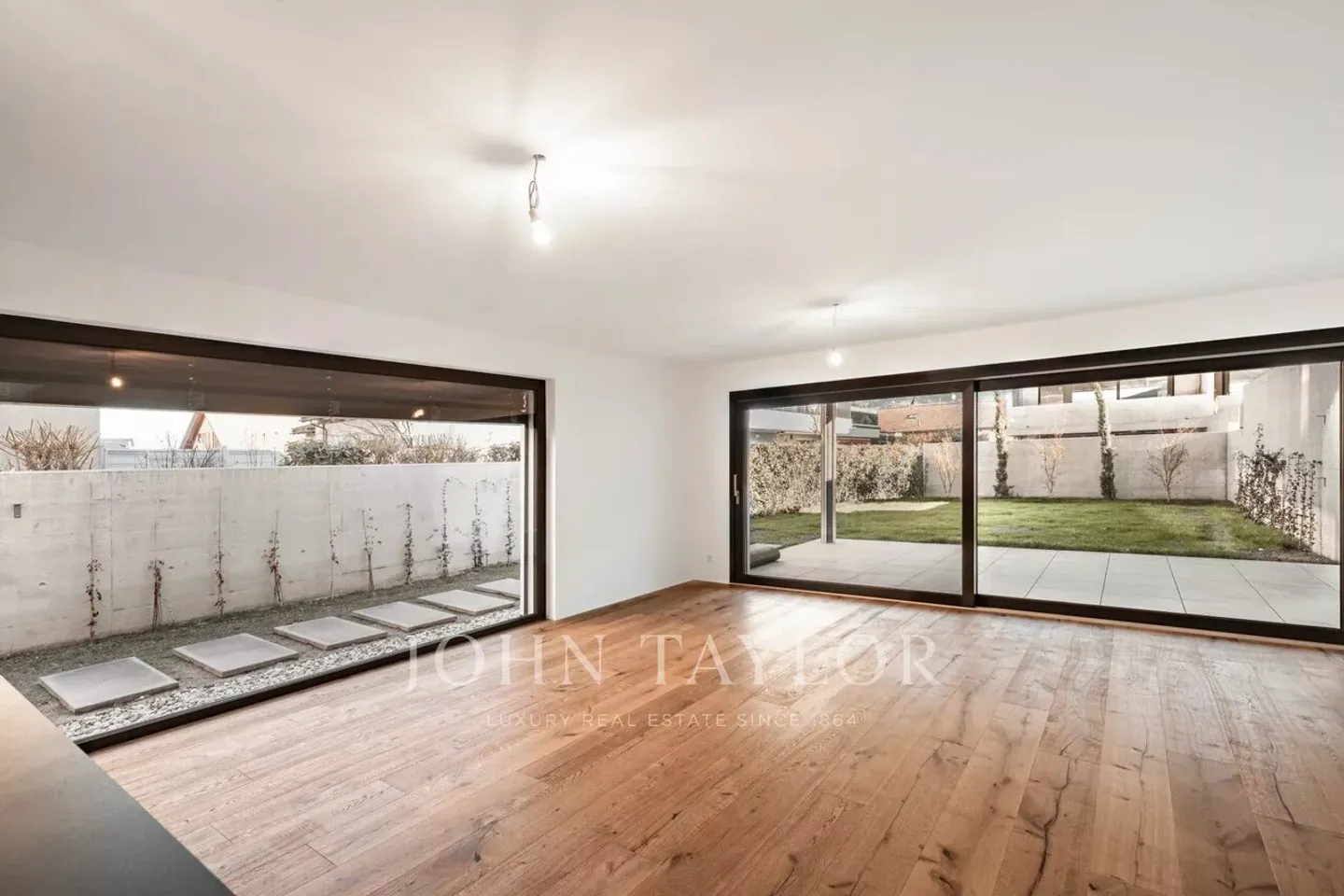 Luxury Villa with Custom Finishes - Photo 2 of 10