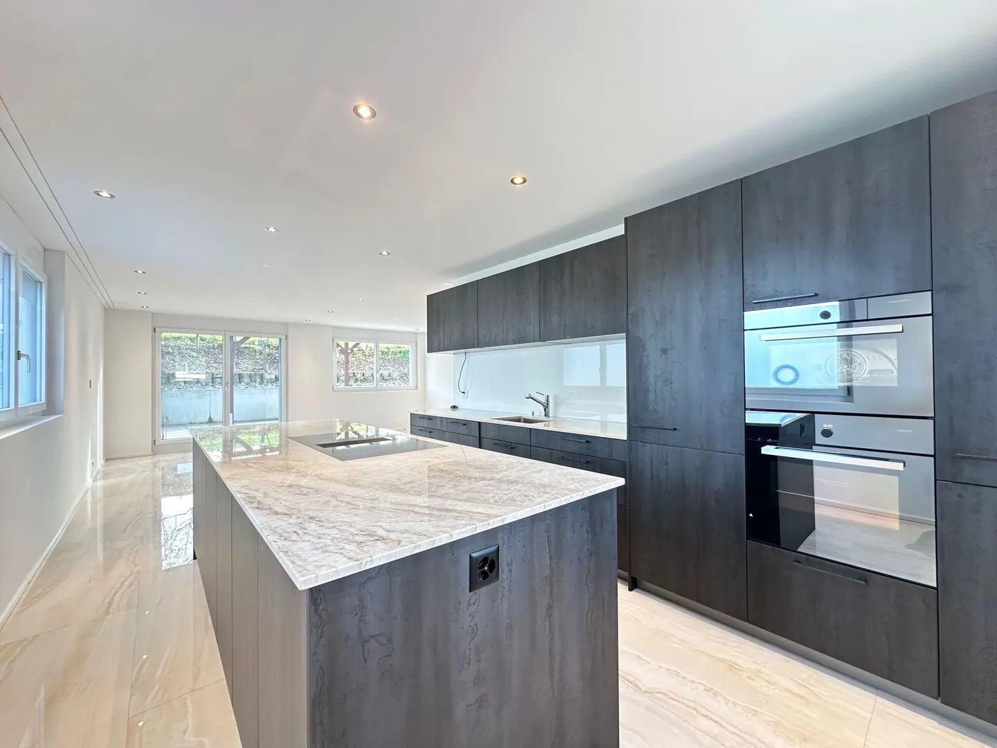 Affascinante casa in affitto di 4,5 stanze con grande terrazza a Wallenwil - Foto 2 di 13