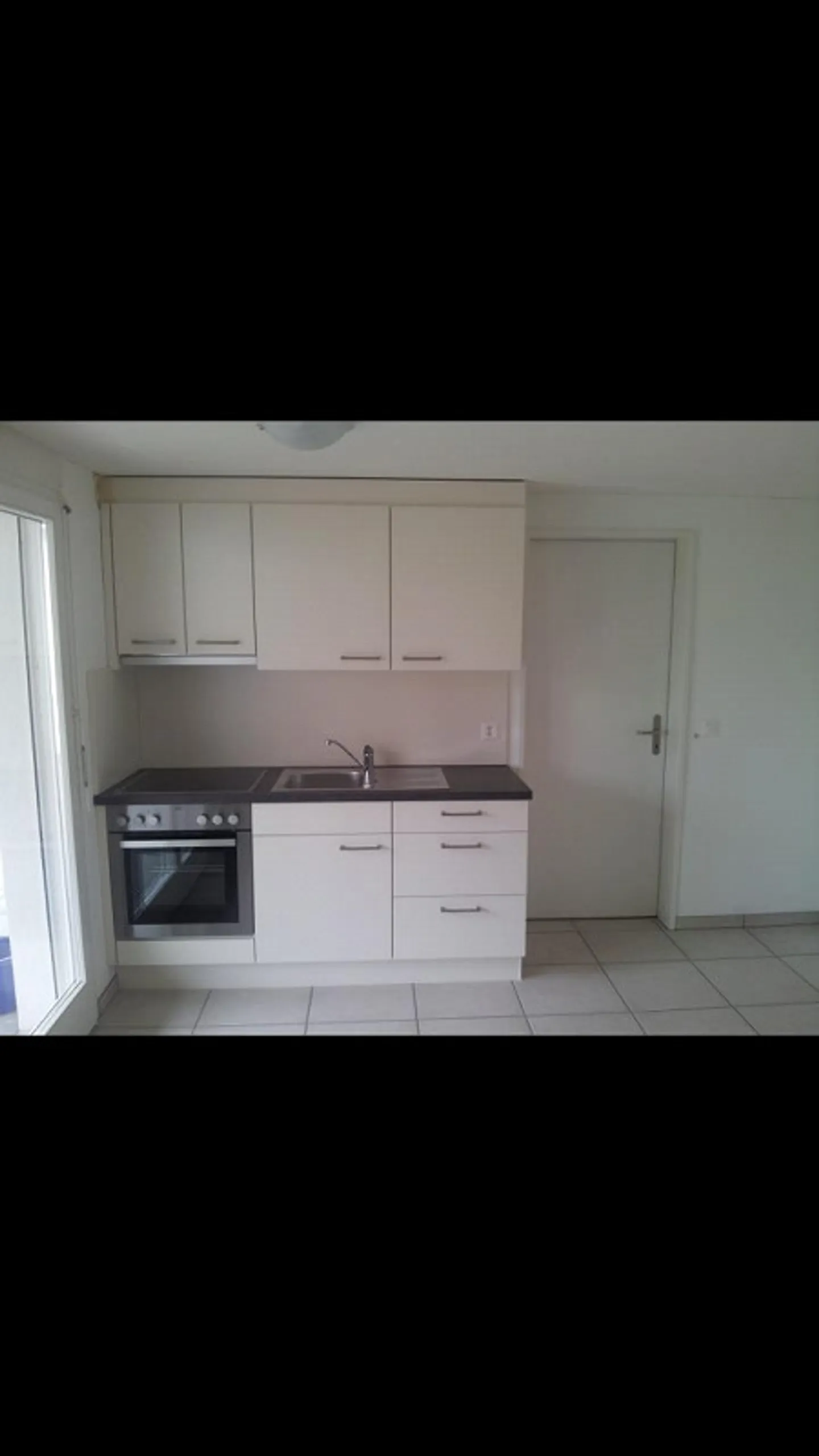 Studio - Photo 2 of 4