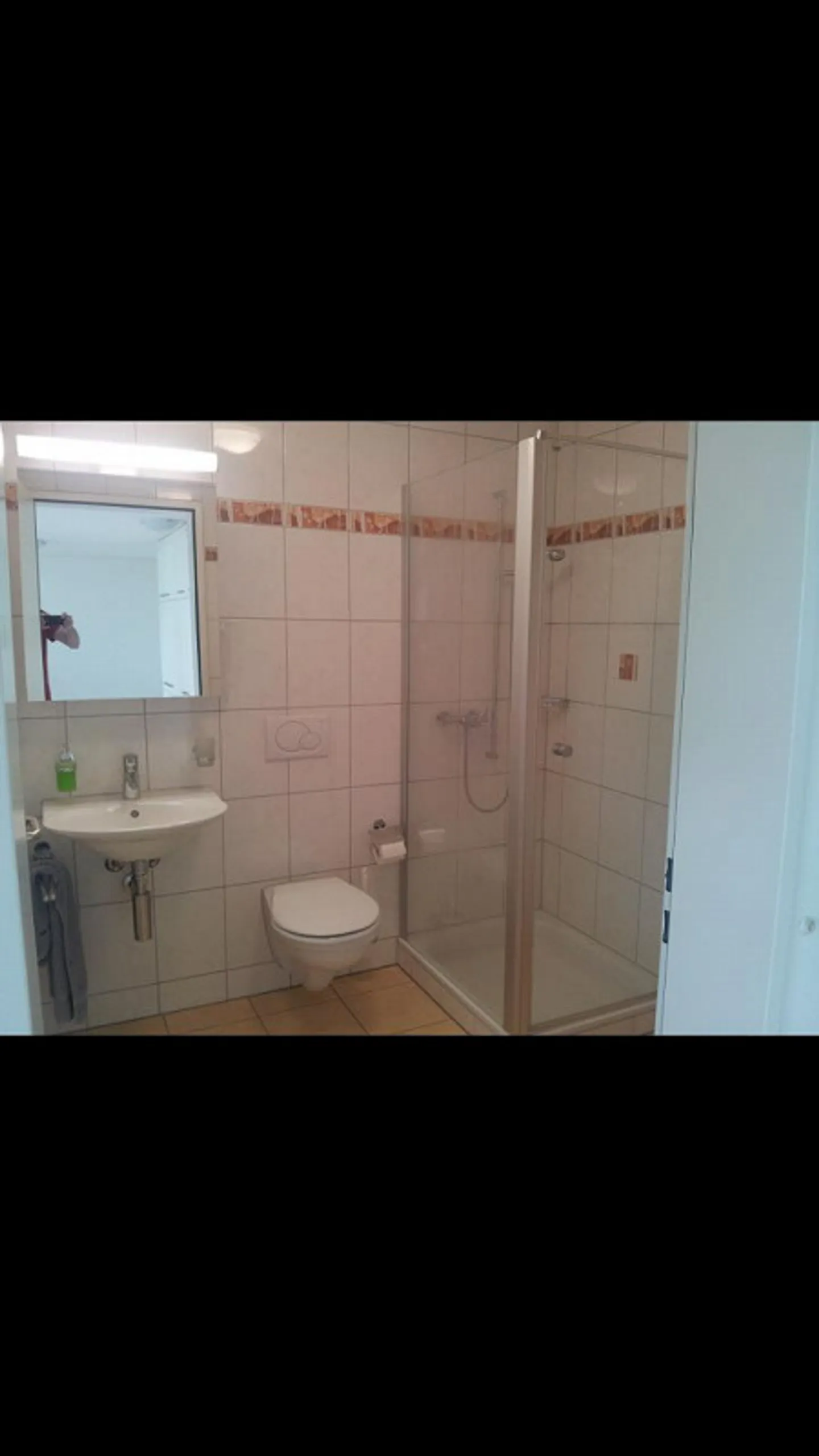 Studio - Photo 3 of 4