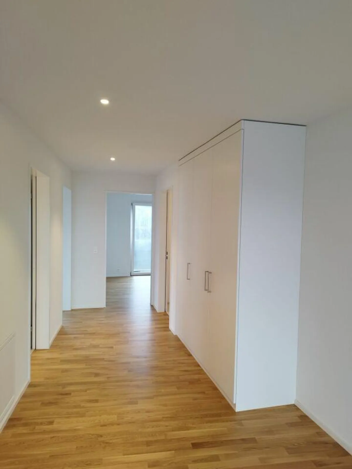 Appartement moderne de 2,5 pièces avec espace jardin - Photo 3 sur 6